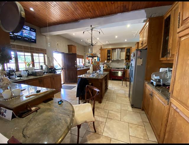 6 BEDROOM HOUSE FOR SALE IN WINKLESPRUIT